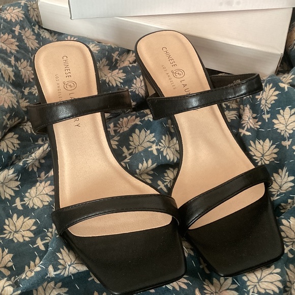 NIB Yanti Mule Strappy Sandals in Black US 10 EUR 41 - Picture 2 of 3